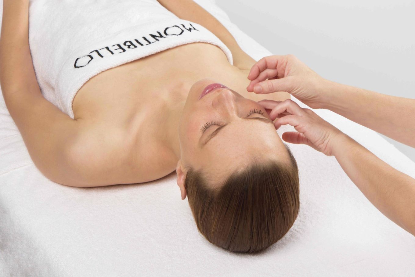 Descubre The Radiant Treatment, nuestro tratamiento estético para el contorno de ojos.